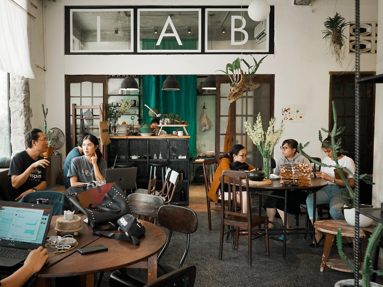 短信轰炸源码实名账号:高中老师代理平台